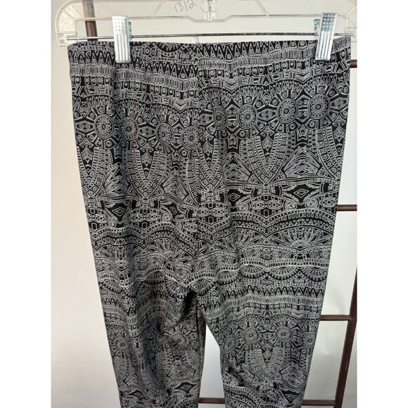 Black & White Tribal Print Leggings Plus Size By VIV Collection Polyester/Spande - Picture 14 of 15